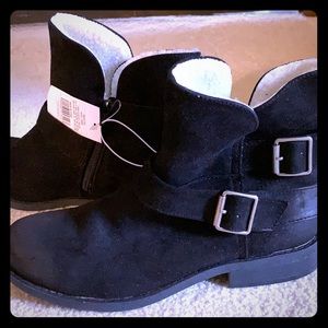 NWT black winter boots
